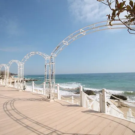 Arendoo In La Mer *